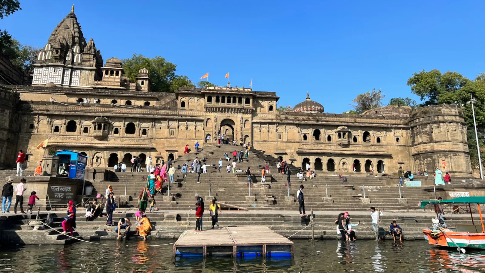 Maheshwar ghat